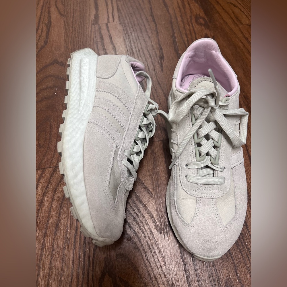Adidas Retropy beige retro runner sneakers